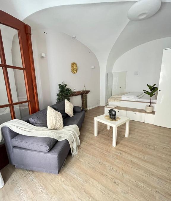 Altstadt Apartment | FILMAP- charmante Kreuzgewölbe-Whg im Herzen der Altstadt-Ideal für Paare & Geschäftsreisende