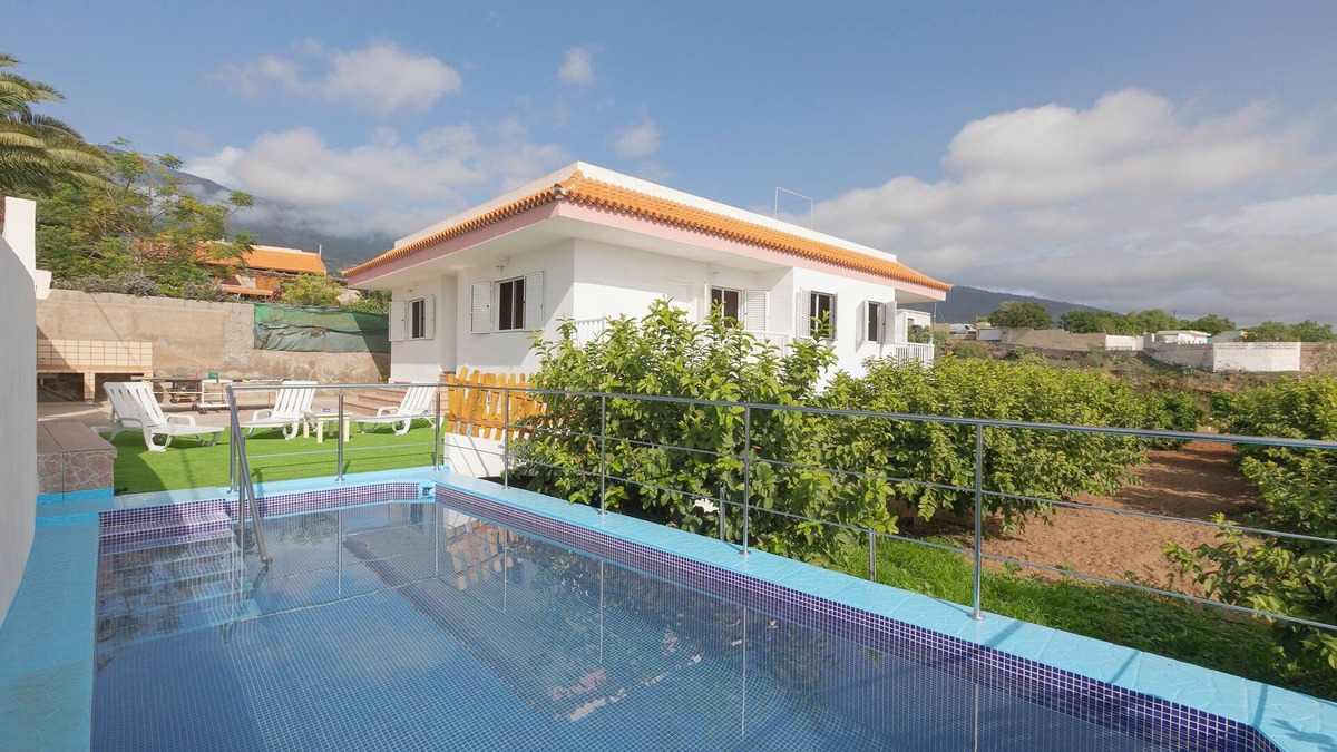 Arafo Villa | Finca "Clemente House, Private Pool" with Sea View, Private Terrace & Wi-Fi