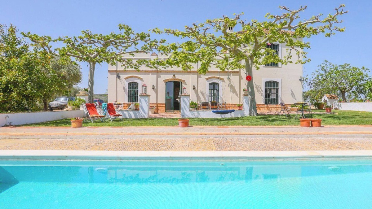 Montilla Villa | Finca El Olivo Llorón Montilla by Ruralidays