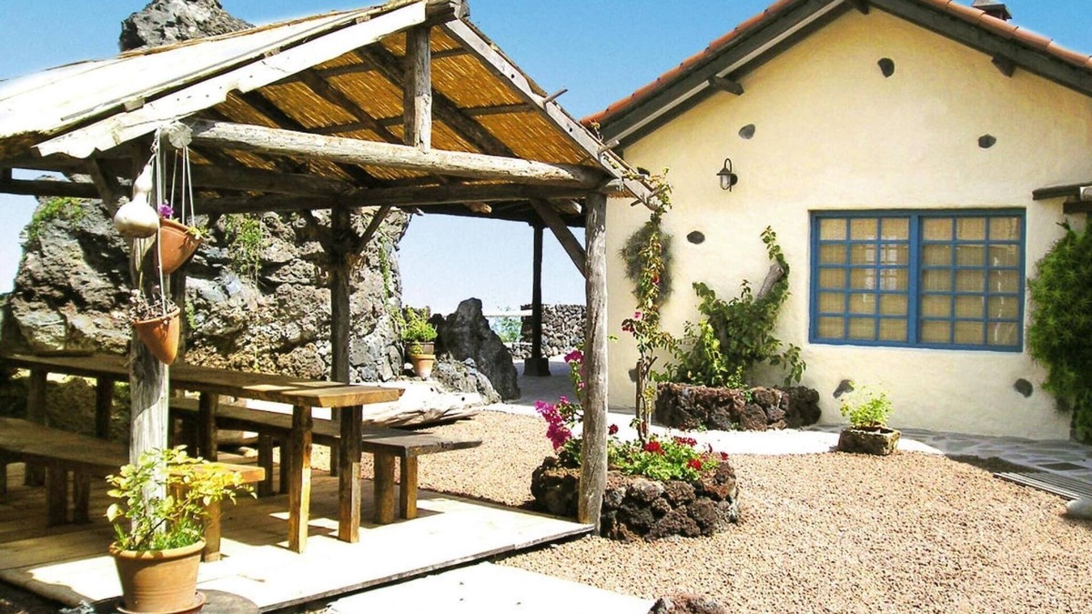 El Tanque House | Finca in El Tanque with a terrace