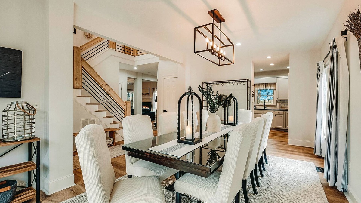 Blue Ridge House | FIND THE HIDDEN SUMMER DRASTIC DISCOUNTS! 6 bedroom, hot tub backyard, game room