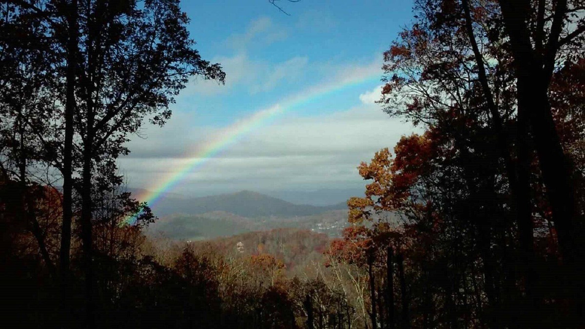 Clarks Chapel Cabin | Find your pot of gold. ALL WHEEL- 4 WHEEL DRIVE REQUIRED
