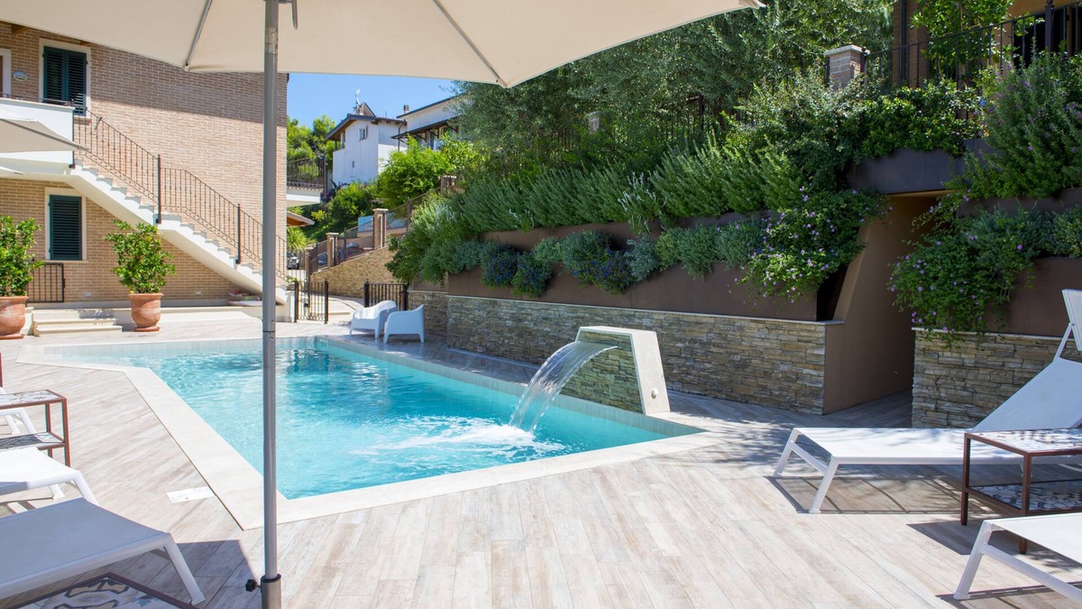 Cupra Marittima Apartment | Finely furnished "Lobster" Suite 350mt from the sea with Pool, Gymnasium, WiFi