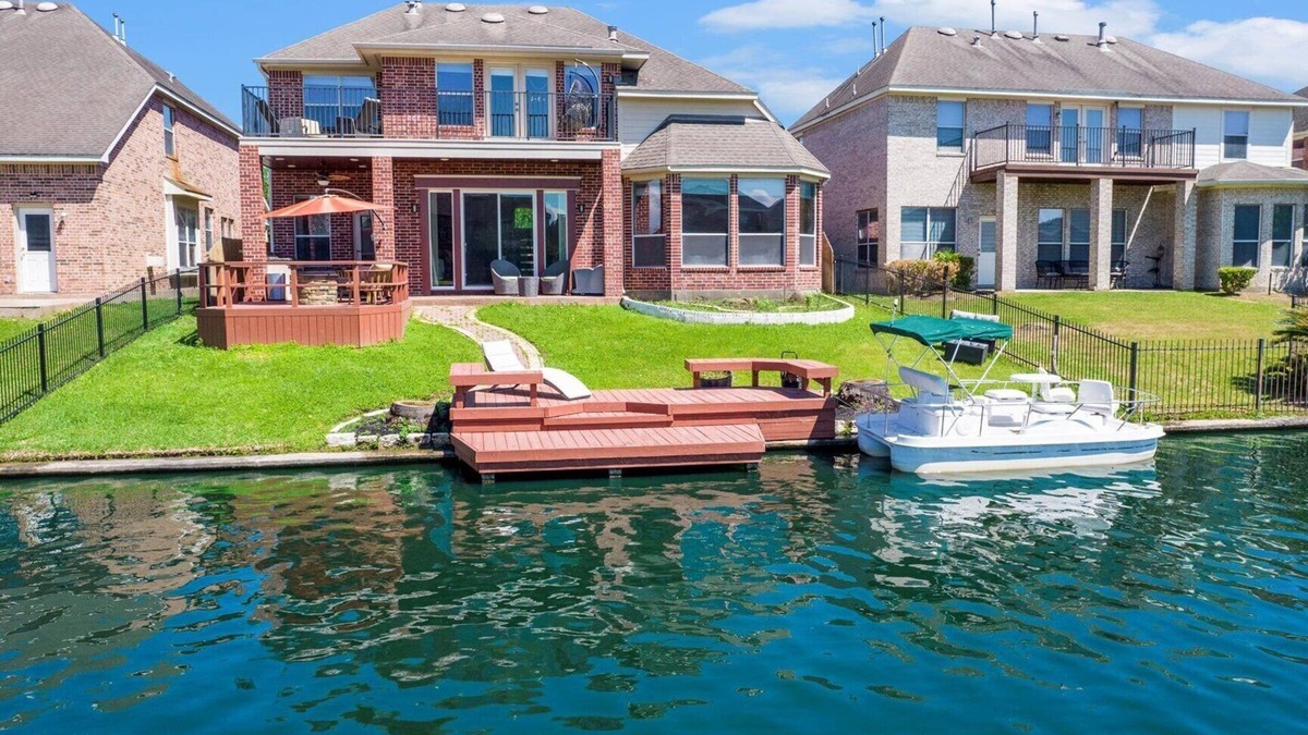 Sydney Harbour Villa | Finest Luxury Resort-Style VILLA Home!PANORAMIC WATERFRONT PRIVATE LAKE SHORE!