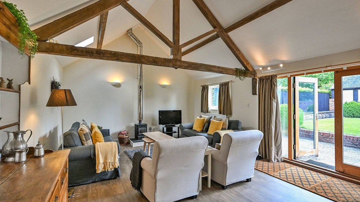 Easton Royal Cottage | Finest Retreats | The Burrow at Conygre Farm