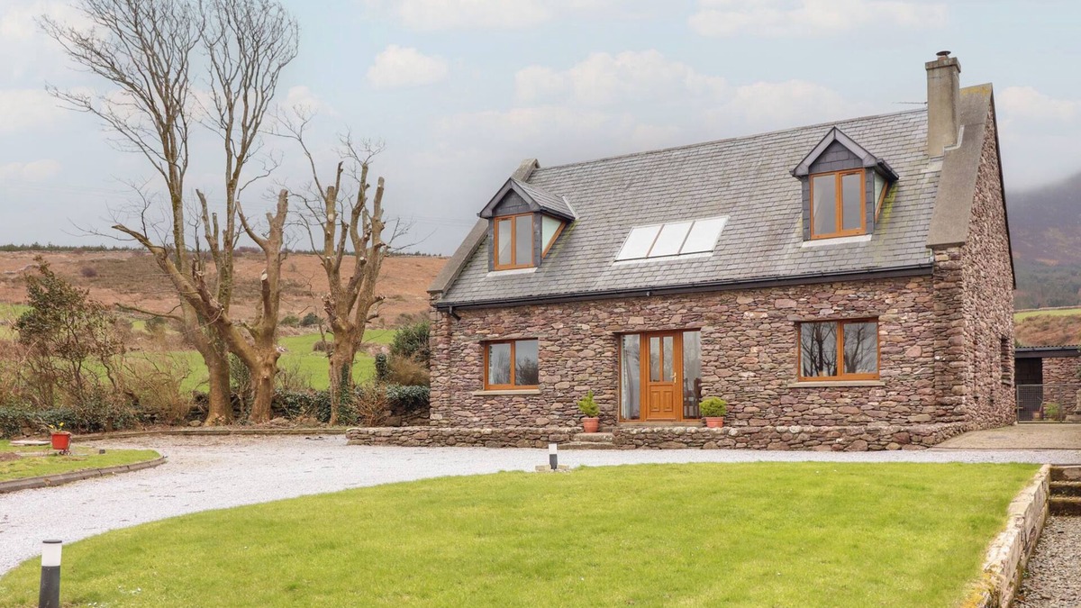 Castlegregory Cottage | FINN HOUSE, pet friendly in Castlegregory, County Kerry