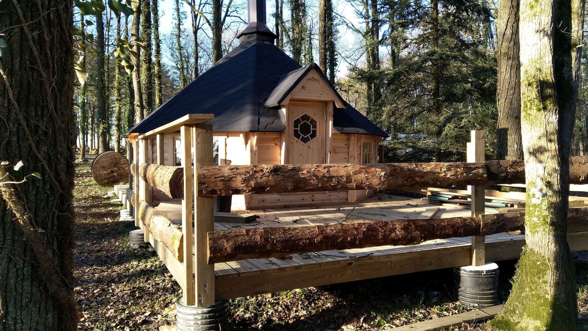 Corcoue-sur-Logne Cabin | FINNISH KOTA RELAXATION, FOREST AND NATURE. BREAKFAST INCLUDED
