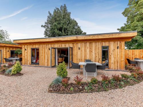 Llangadfan House | Fioled - Uk40267