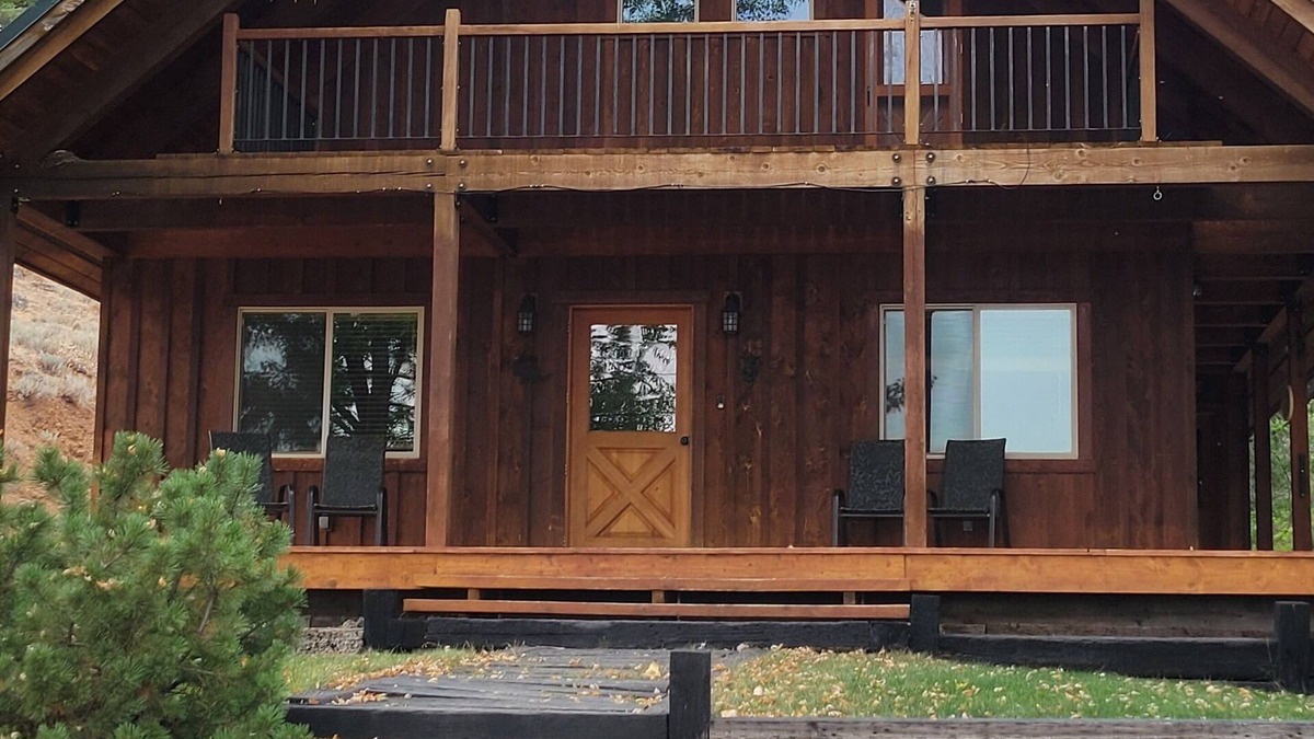 Adams County Cabin | Fir Creek Ridge House Perfect For Groups. Stunning Views Forest Access Sleeps 9+