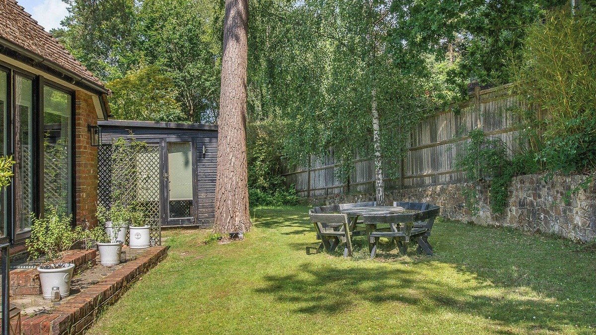 Crowborough Apartment | Fir Tree Apartment - UK49993