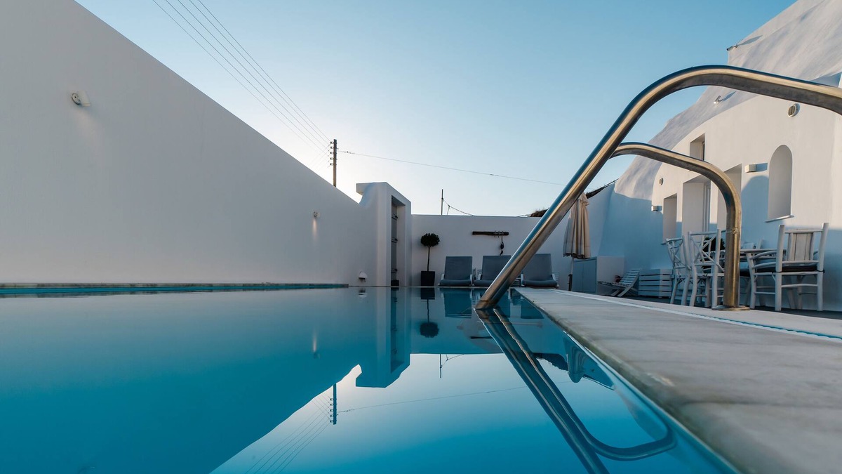 Karterados House | Fira-cave-sleeps 13-parking-pool-pet Friendly