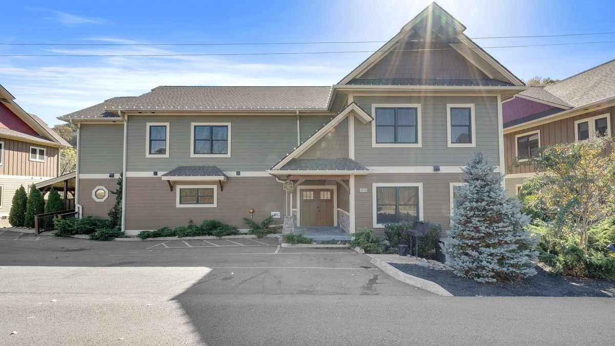 Pigeon Forge Cabin | Fire Creek Retreat | Sleeps 48 | 12BR, 13BA Lodge!