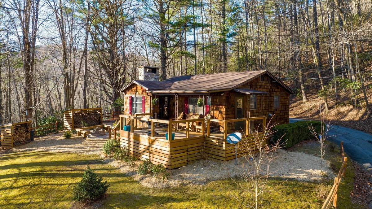 Cashiers Cabin | Fire Pit, Grill, & Views: Cashiers Getaway!