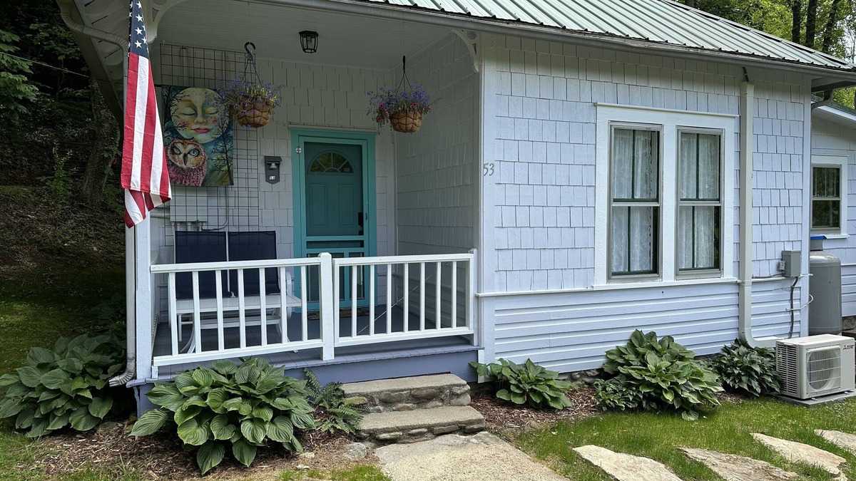 Sylva Cottage | Firefly Cottage a historic getaway in Balsam, NC