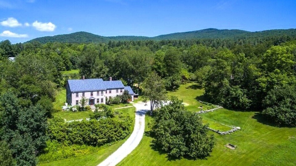 Weston House | Fireplace, Ski-Okemo, Apple Trees, Piano, Amazing Views, Firepit, Priory, Pool, Fields, Theatre!