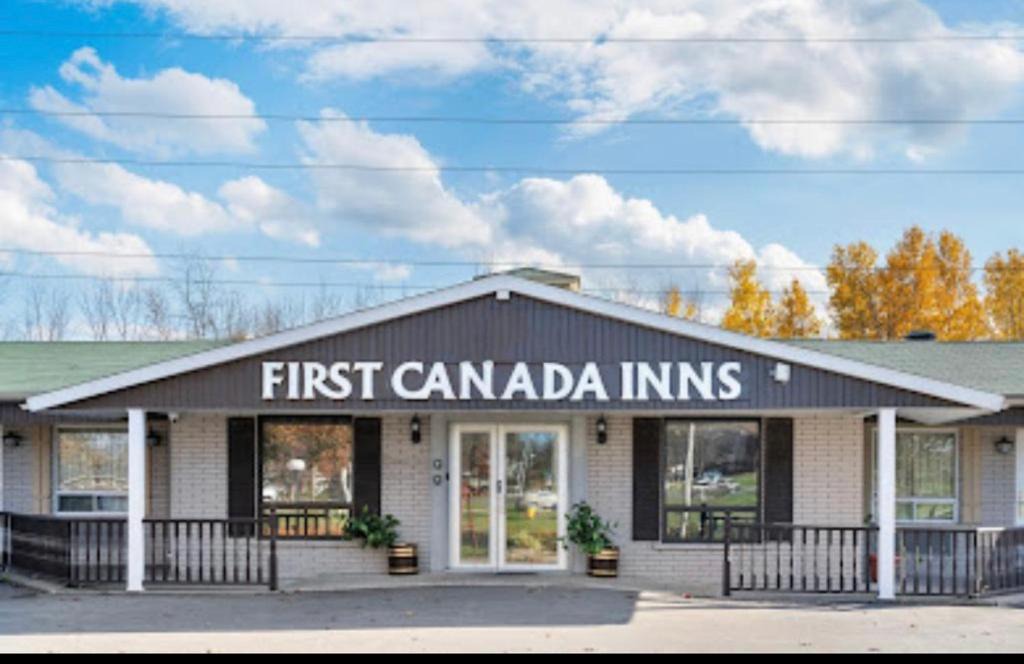 Cornwall Hotel | First Canada Hotel Cornwall Hwy 401 ON