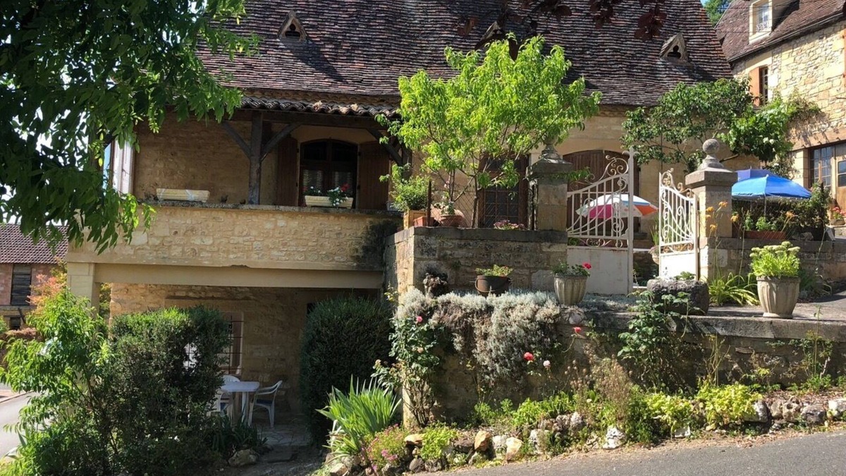 Cenac-et-Saint-Julien House | First floor of historic house in Perigord