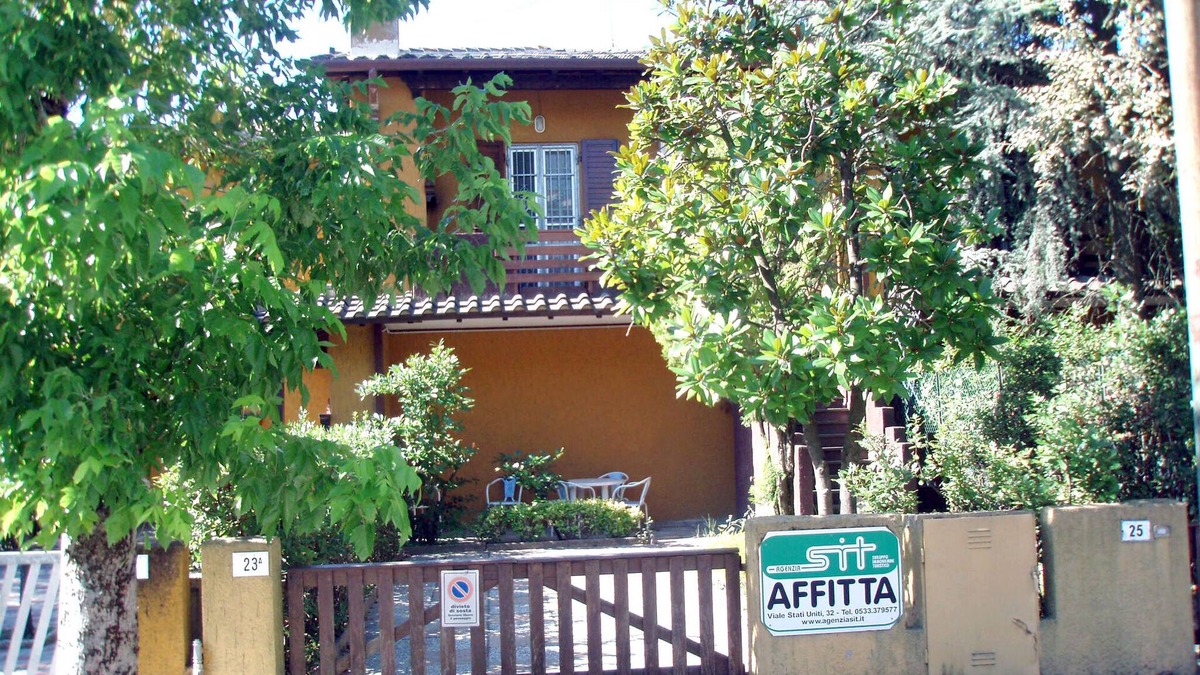 Lido delle Nazioni House | First floor villa with garden and parking space at 150 meters. from the sea