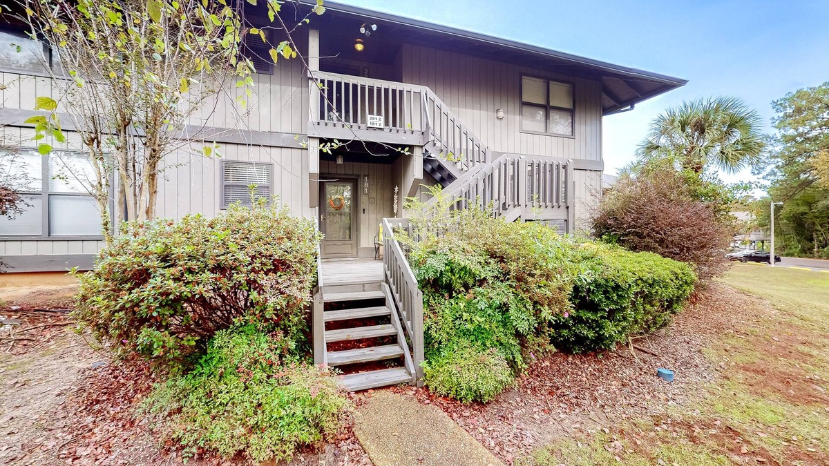 Diamondhead Condo | First-floor updated condo with pool, tennis court, balcony, & AC - dog-friendly