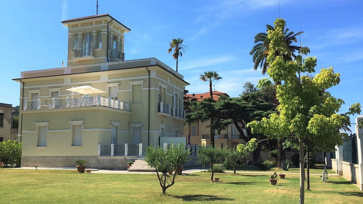 Grottammare House | First row sea with large garden