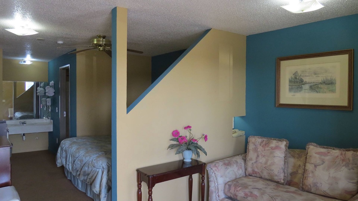 Caseyville Hotel | First Western Inn Caseyville