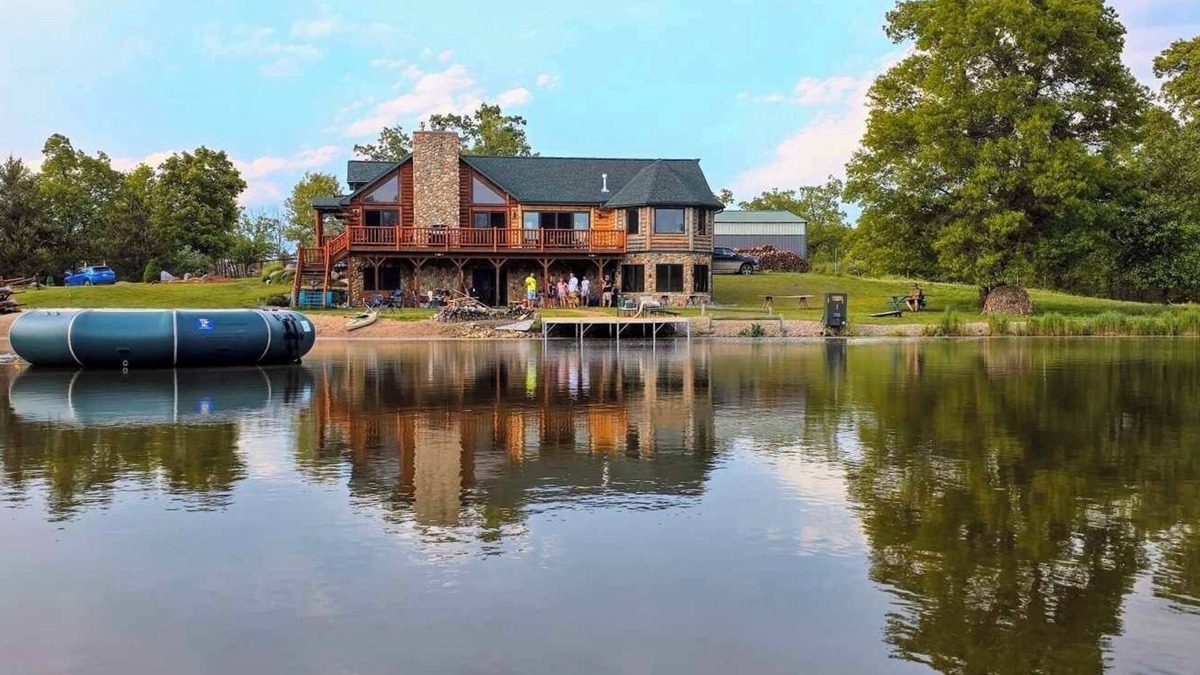 New Lisbon House | Fischer’s Secret Cabin on Private lake