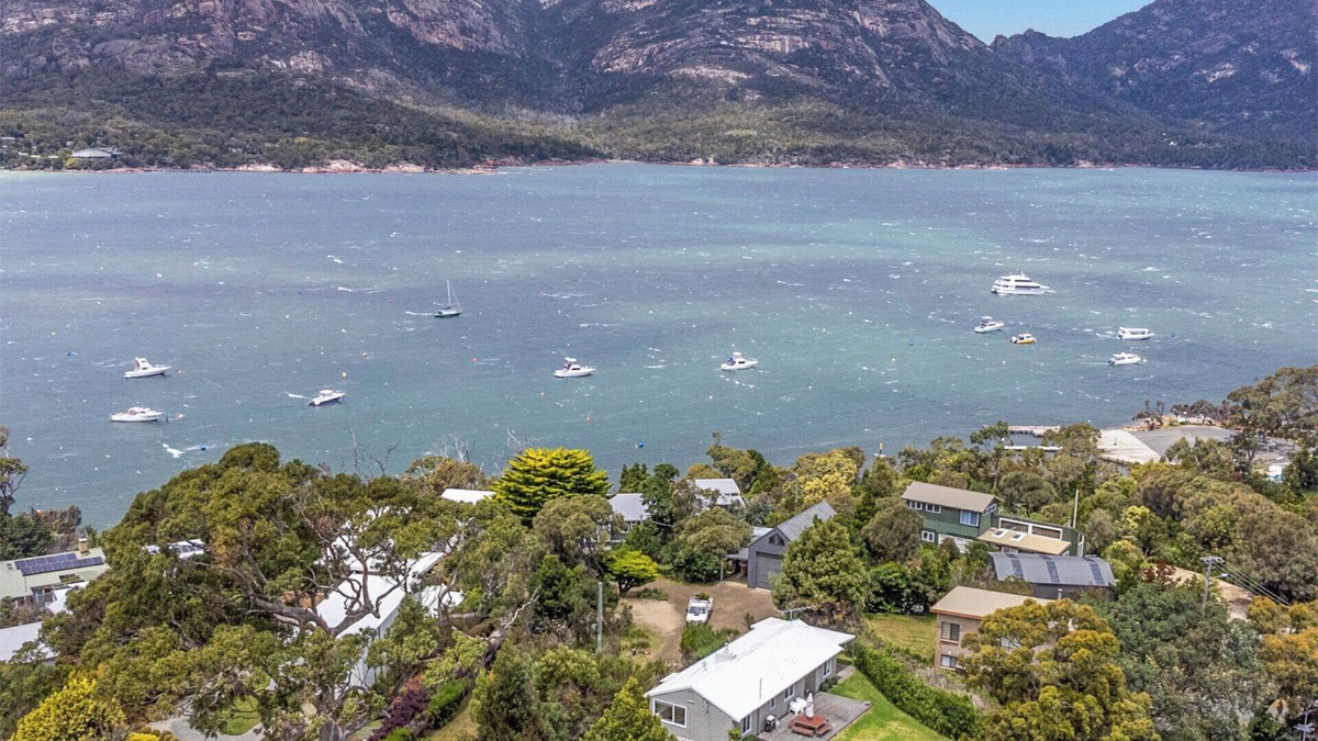 Coles Bay House | Fish at Freycinet - Freycinet Holiday Houses