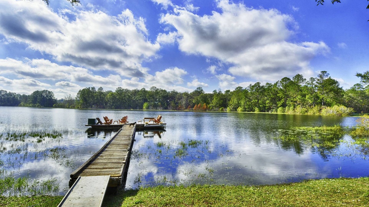 Interlachen Cabin | Fish - Boat - Swim - Tube - Ski - Camp