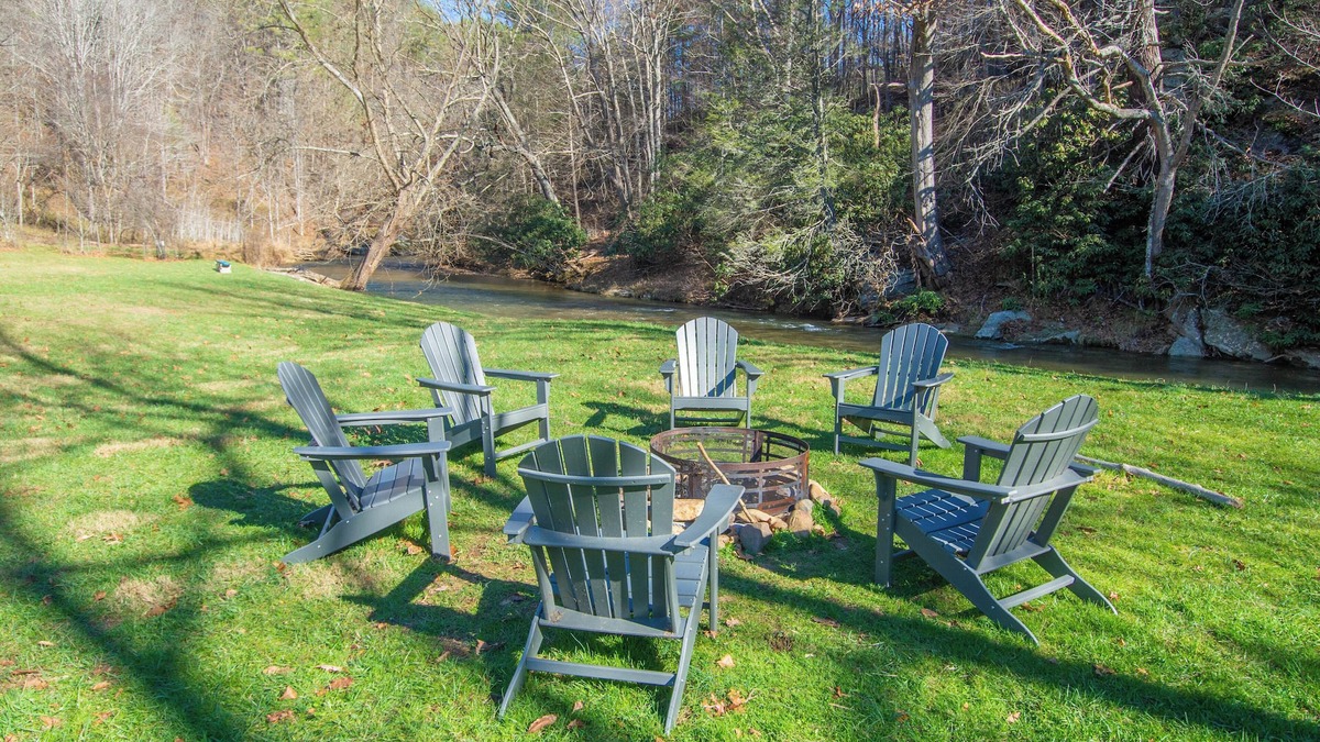 Grassy Creek Cabin | Fish, Soak, Play | River Song Retreat | Bring the Dogs!