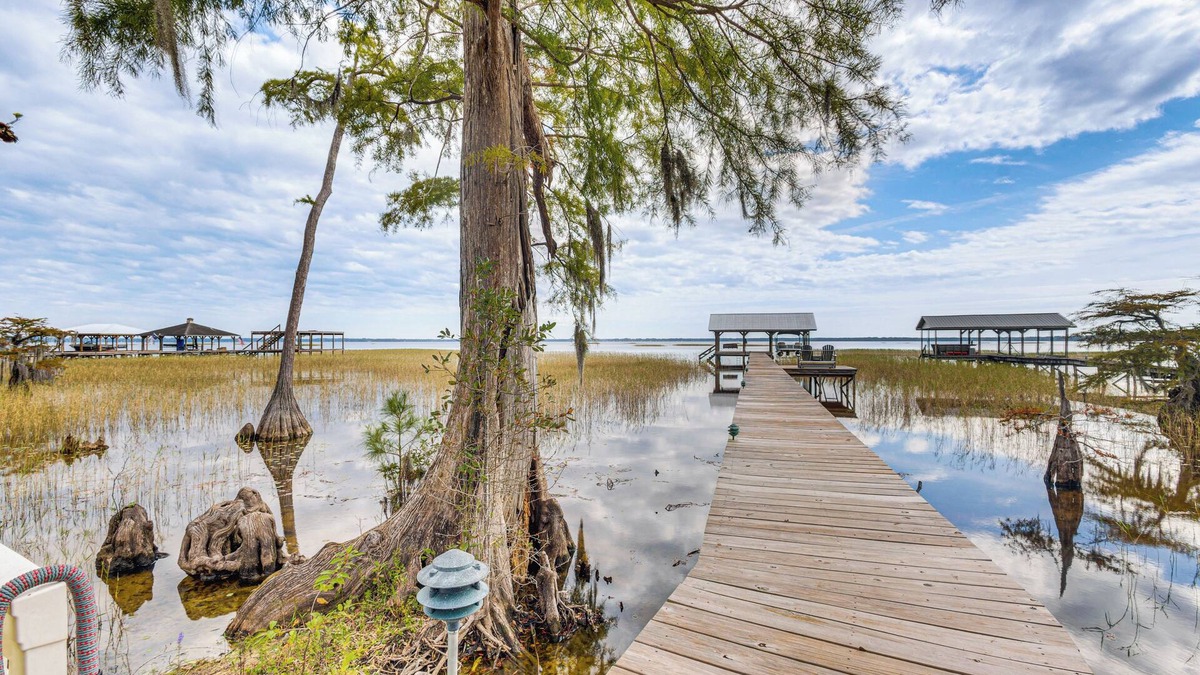 Lake Waccamaw House | Fish, Swim & Grill: Lakefront Carolina Home!