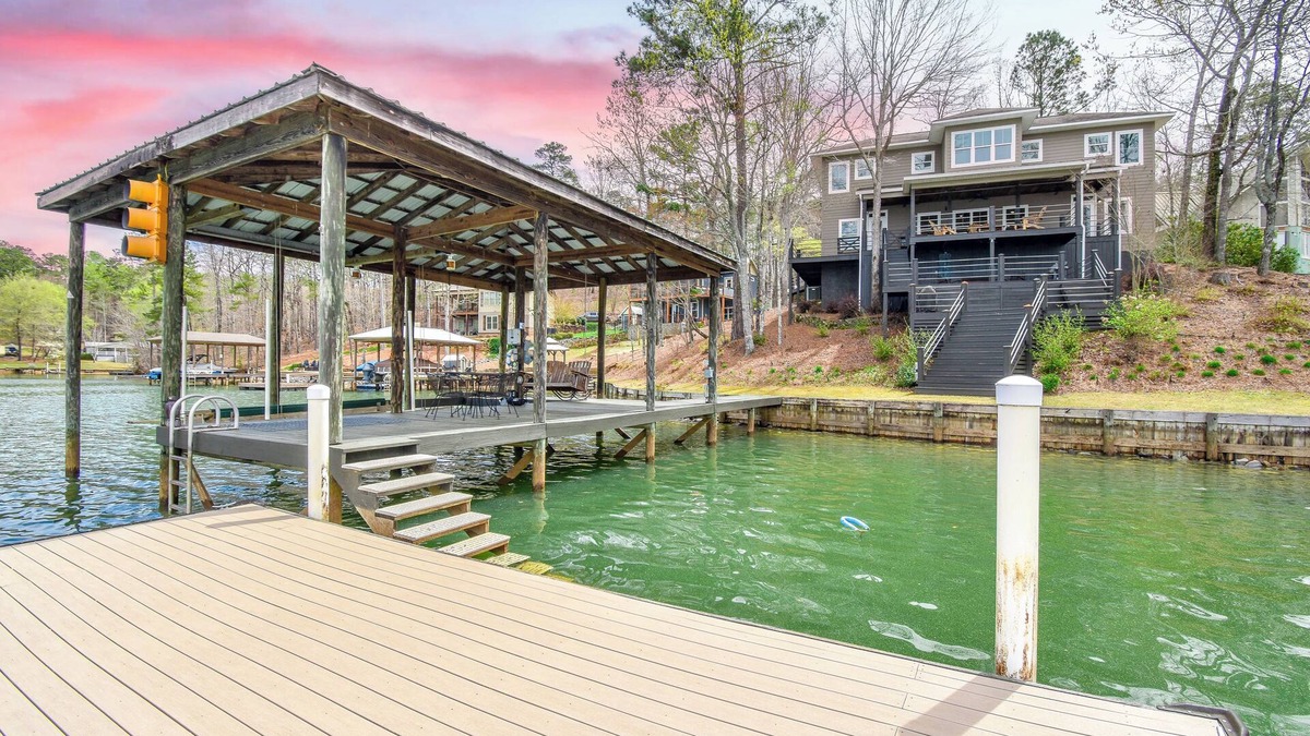 Dadeville House | Fishbowl Retreat, Fishbowl Retreat- Large Lakefront Home- Sleeps 10