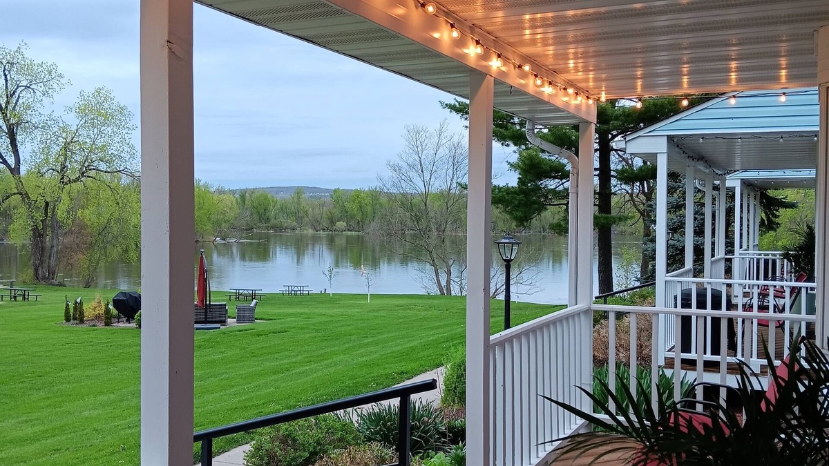 Poynette Condo | Fisher's Flop - A Lofted Condo on the Wisconsin River