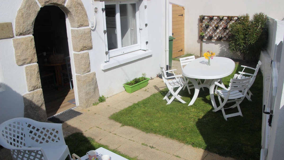 Saint-Pierre-Quiberon House | fisherman's cottage in Portivy, close to the port and beaches