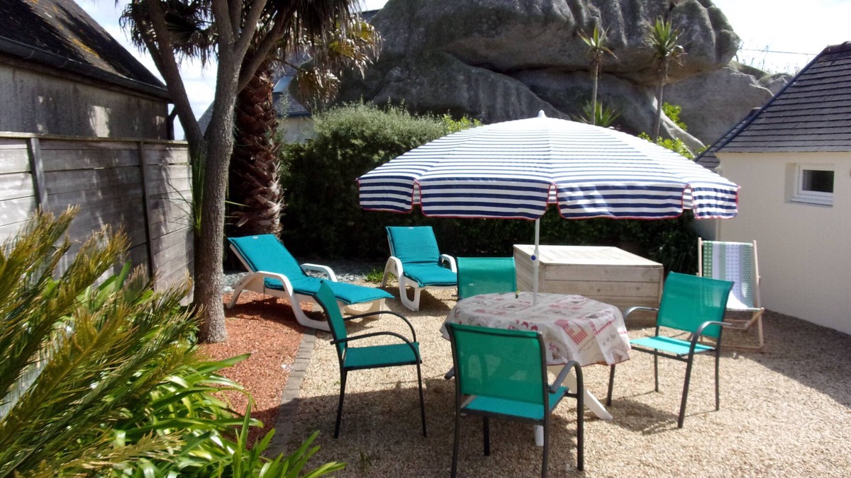 Plouescat House | FISHERMAN'S COTTAGE A STONE'S THROW FROM THE BEACH