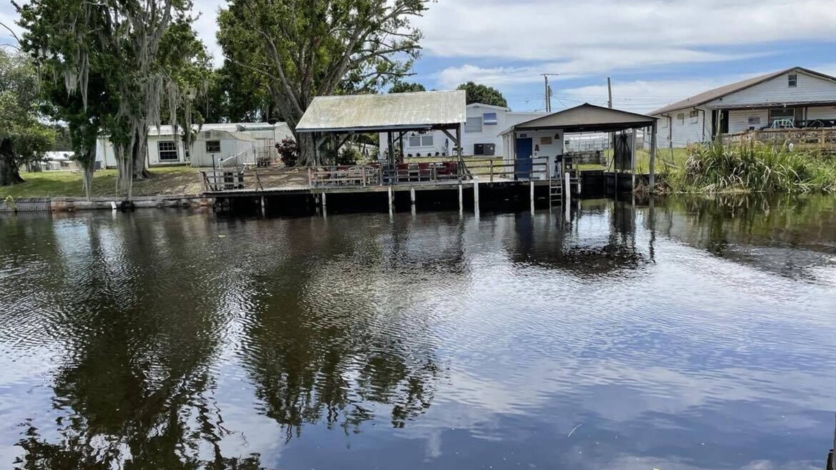 Taylor Creek House | Fisherman's Get-A-Way! Cozy waterfront retreat with access to Lake Okeechobee!