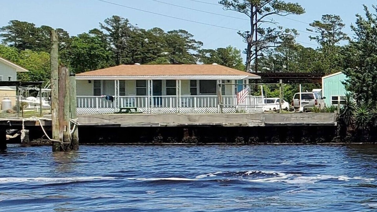 Core Creek Cottage | Fisherman's paradise, large covered porch, pet friendly, & close to Beaufort, NC