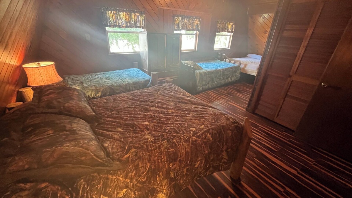 Moore Haven House | Fisherman’s paradiseThis Charming 3-bedroom house with WiFi, AC in Moore Haven,!