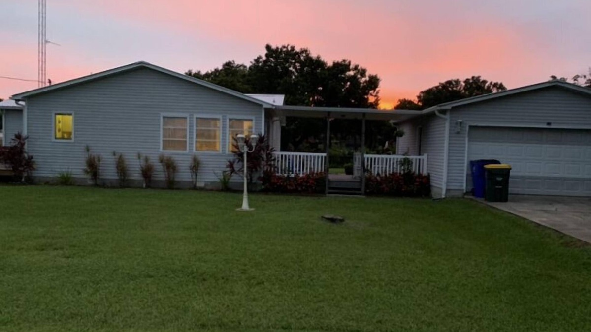 Lorida Cottage | Fisherman’sdream on Lake Istokpoga inHighlands county home of 84 lakes.