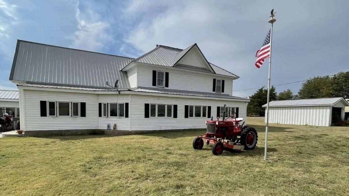 Norton County Other | Fishermen, Hunters, Family Getaways, Retreats & More at Spring Creek Cottage