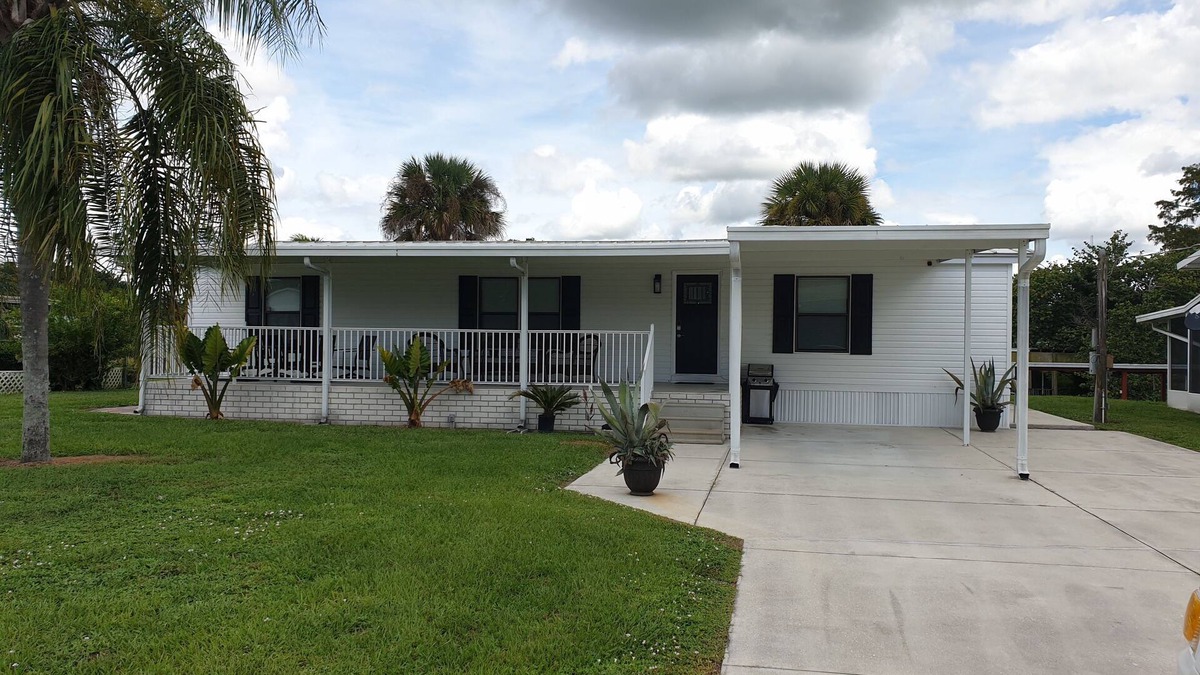 Taylor Creek House | Fishin' for Days! 3Bd-2Ba Waterfront Home with Private Covered Boat Dock!