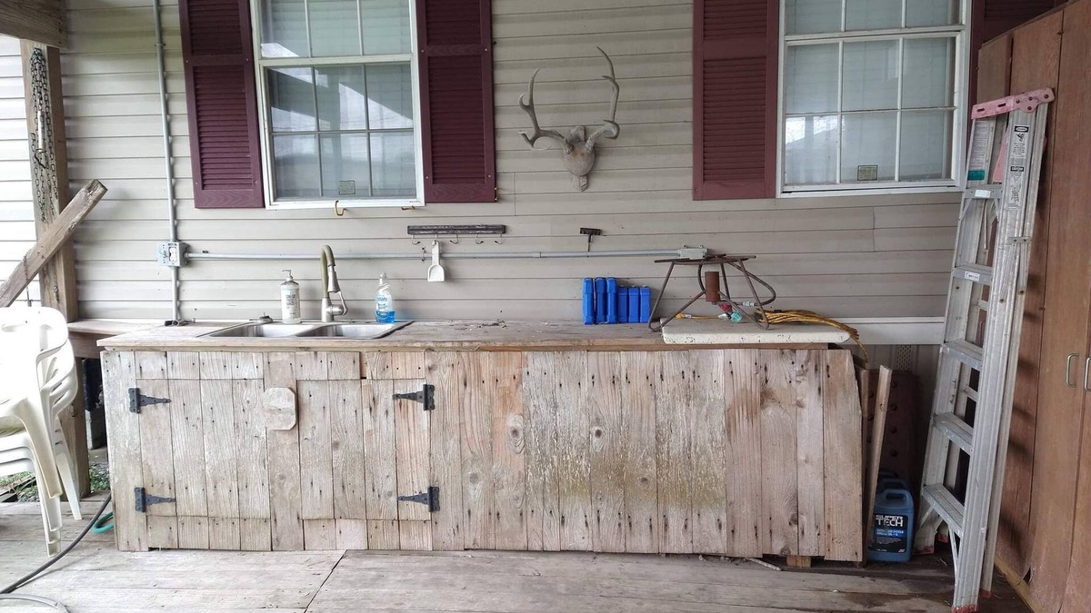 Boothville House | Fishing Camp sleeps 12, fully equipped. Screened in porch. 5 minutes from marina