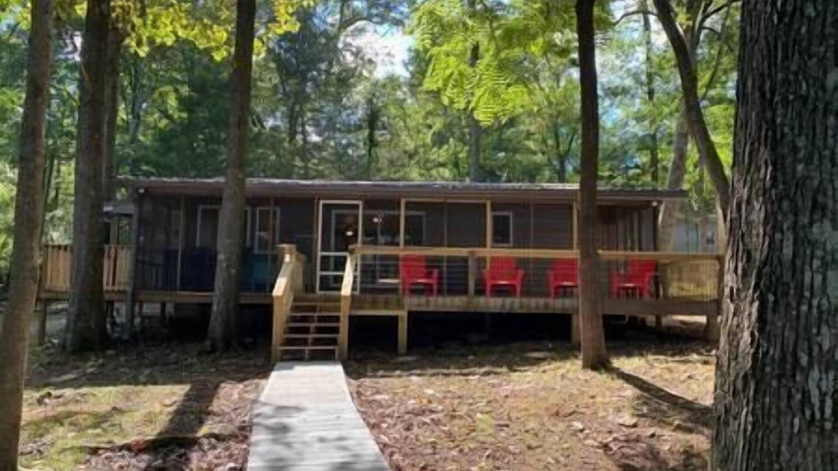 Athens House | Fishing Lovers 2-Bedroom/Boat Dock. Get the bait!