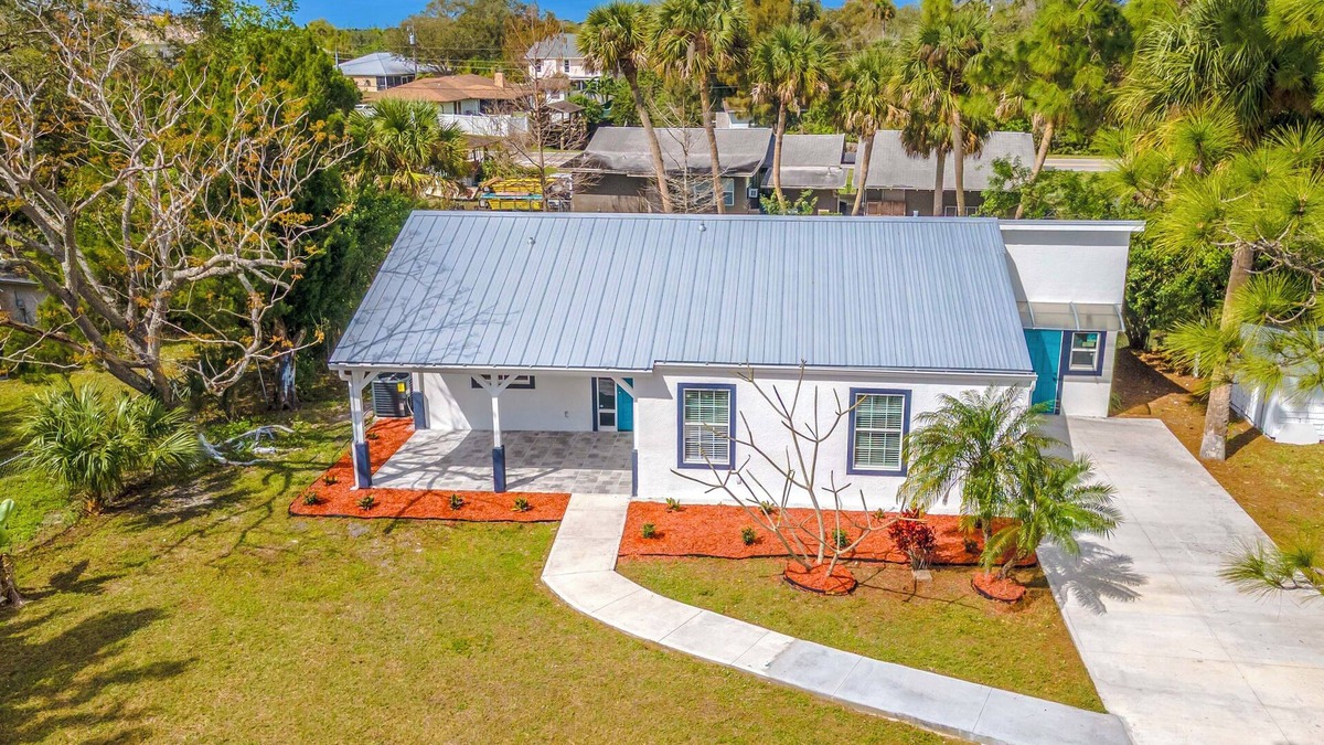 Cocoa House | Fishing Paradise: Lake Poinsett Home w/Deck!
