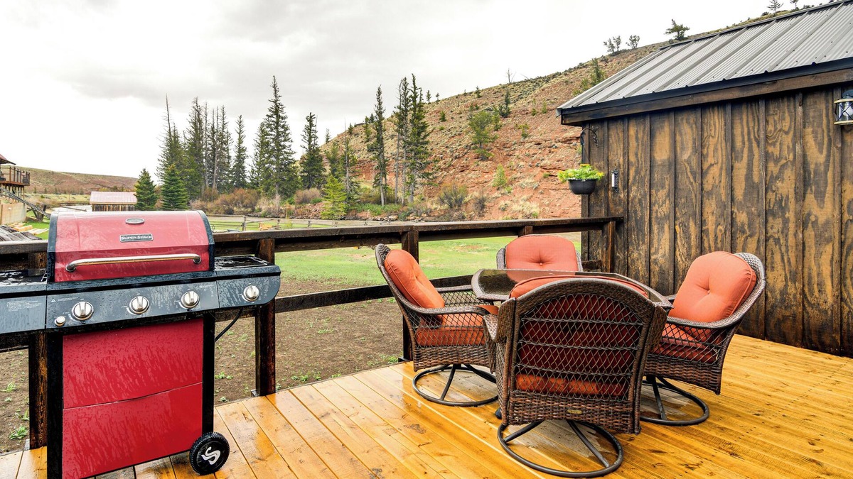 Dubois Cabin | Fishing & Views: 'River Paradise' in Dubois!