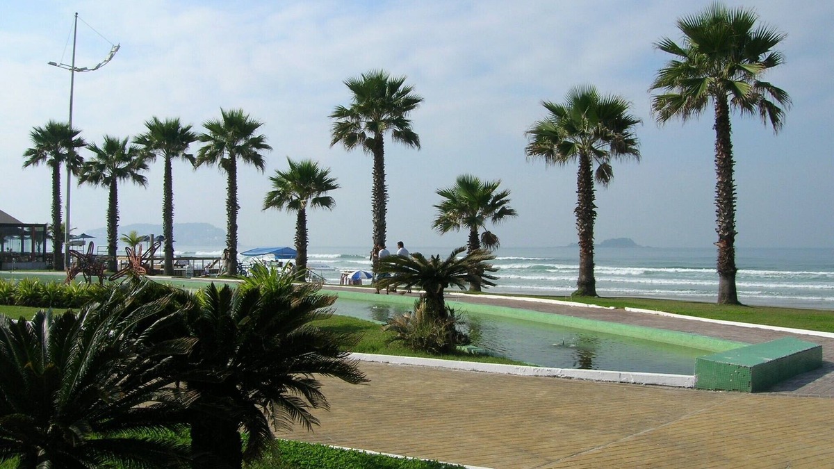 Enseada Apartment | Fit 3 bedrooms, 2 living rooms, accommodates up to 8 people and views of the sea.