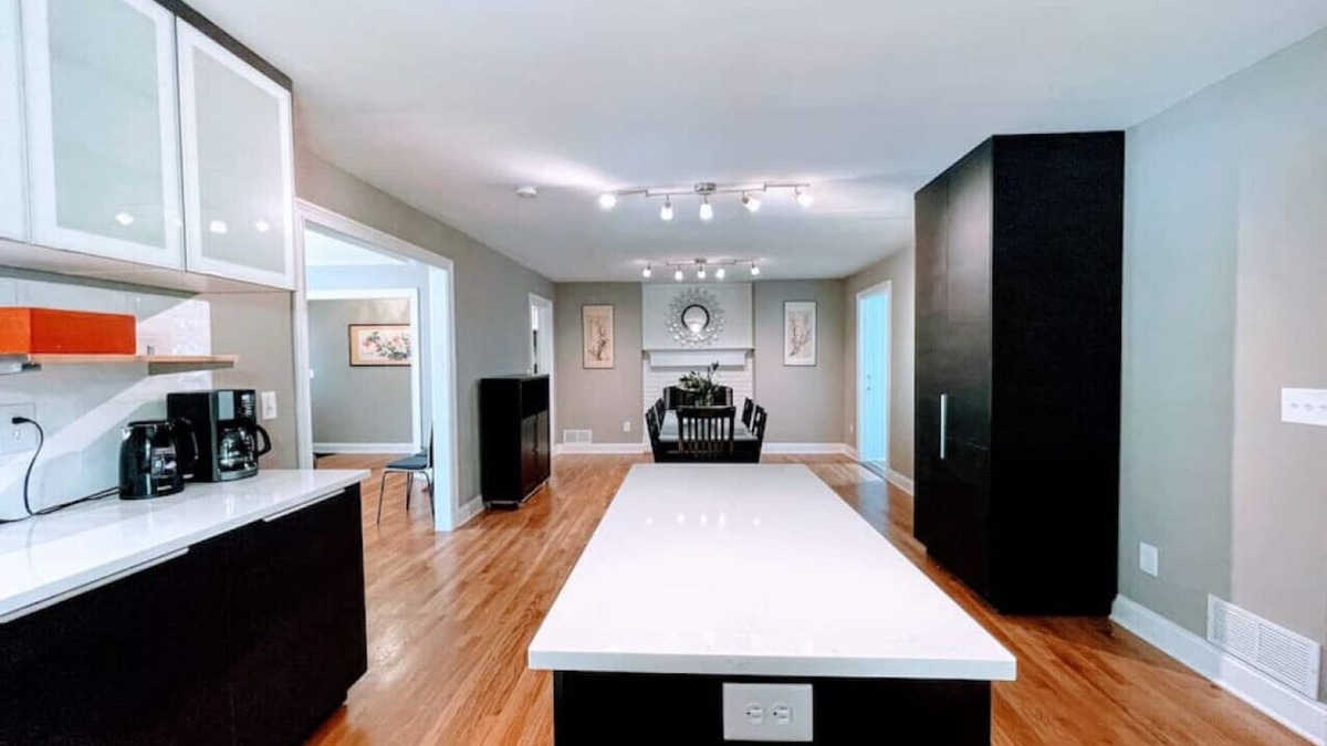 Clairmont Heights House | Fit for Kings · Fit for Kings@EMORY Japan Soaking Tub 5 KING Beds