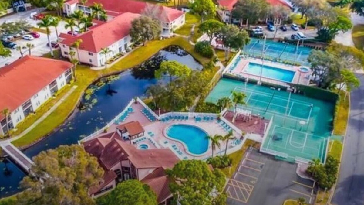 Trailer Estates Condo | Five Beach Retreat Pickleball Pools Best Value @ Shorewalk Resort near AMI & IMG