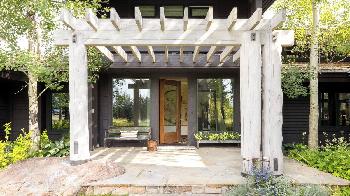 South Park Villa | Five Bedroom Home on a Creek