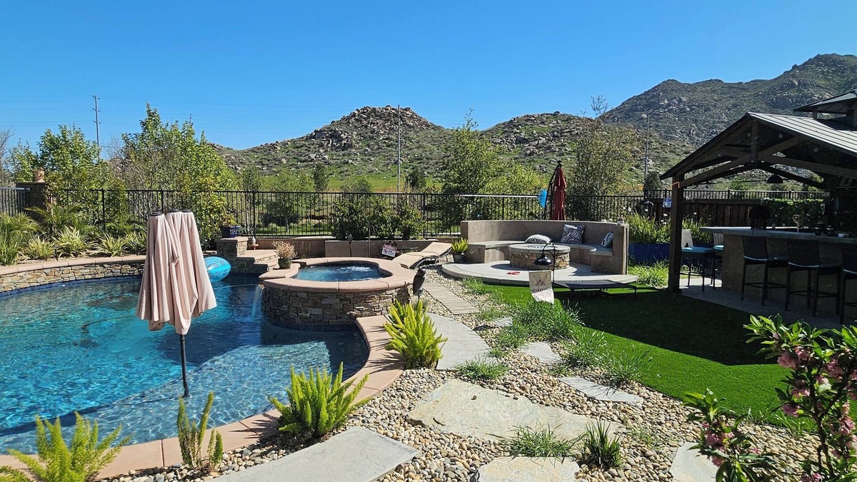 Sun City House | Five-bedroom vacation home located eight minutes from the Menifee Lakes Golf.