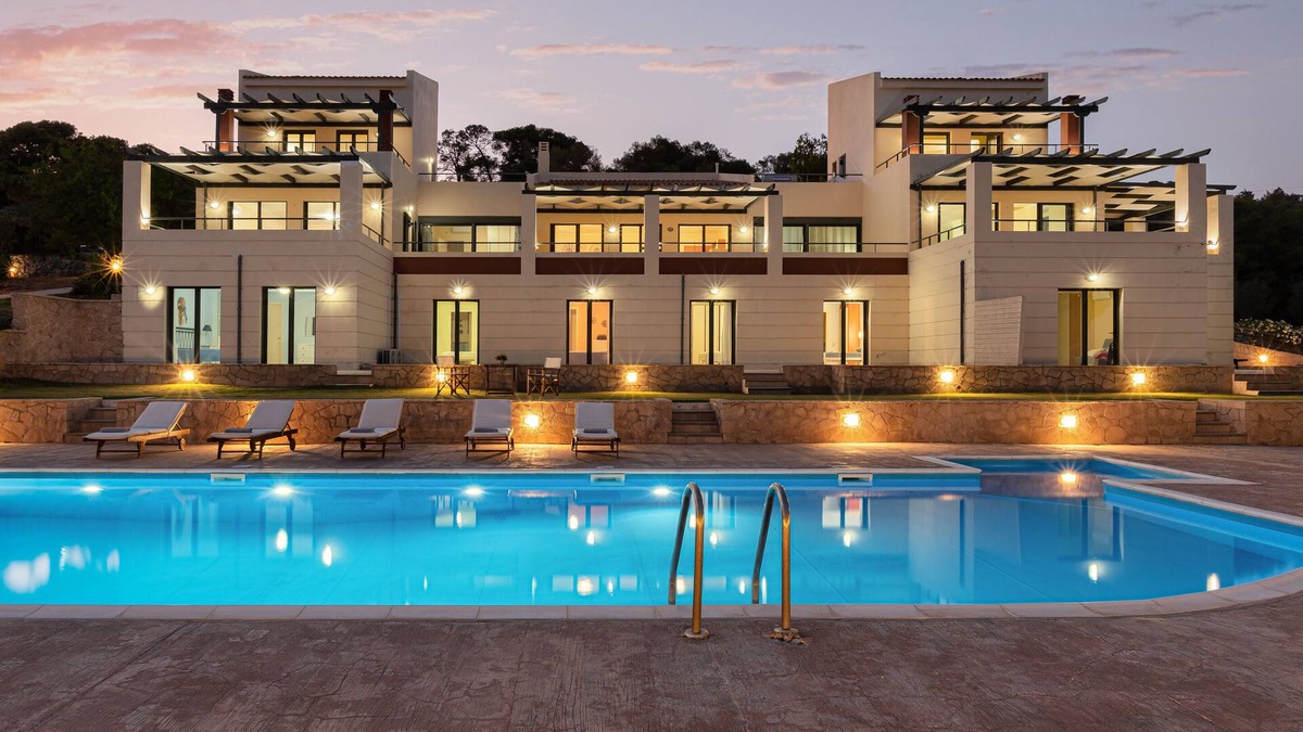 Kontos House | Five Bedrooms, 6 Bathrooms House with Communal Pool